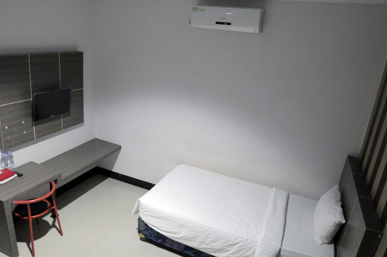 Hotel RedDoorz @ Pasangkayu Mamuju Utara Zewnętrze zdjęcie