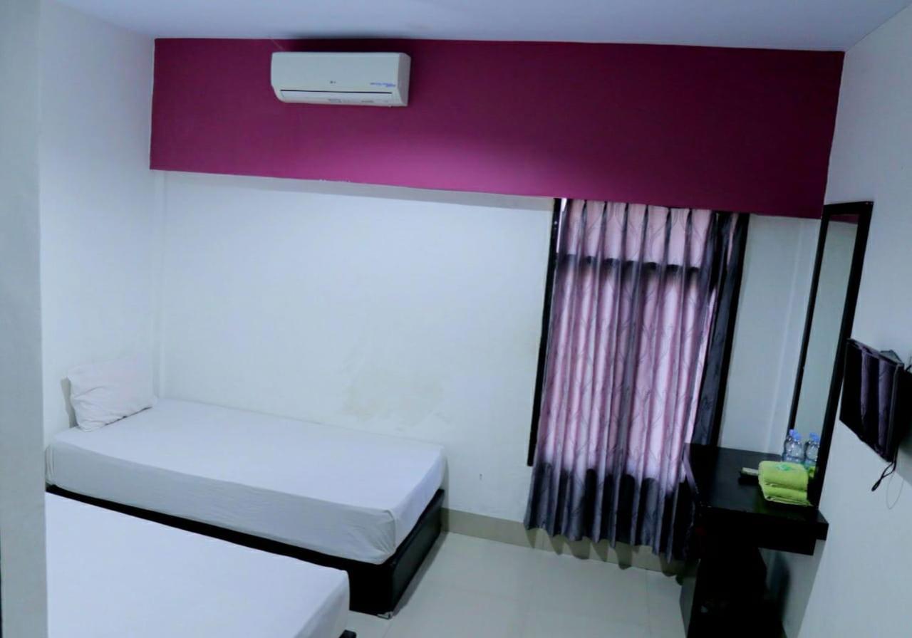 Hotel RedDoorz @ Pasangkayu Mamuju Utara Zewnętrze zdjęcie