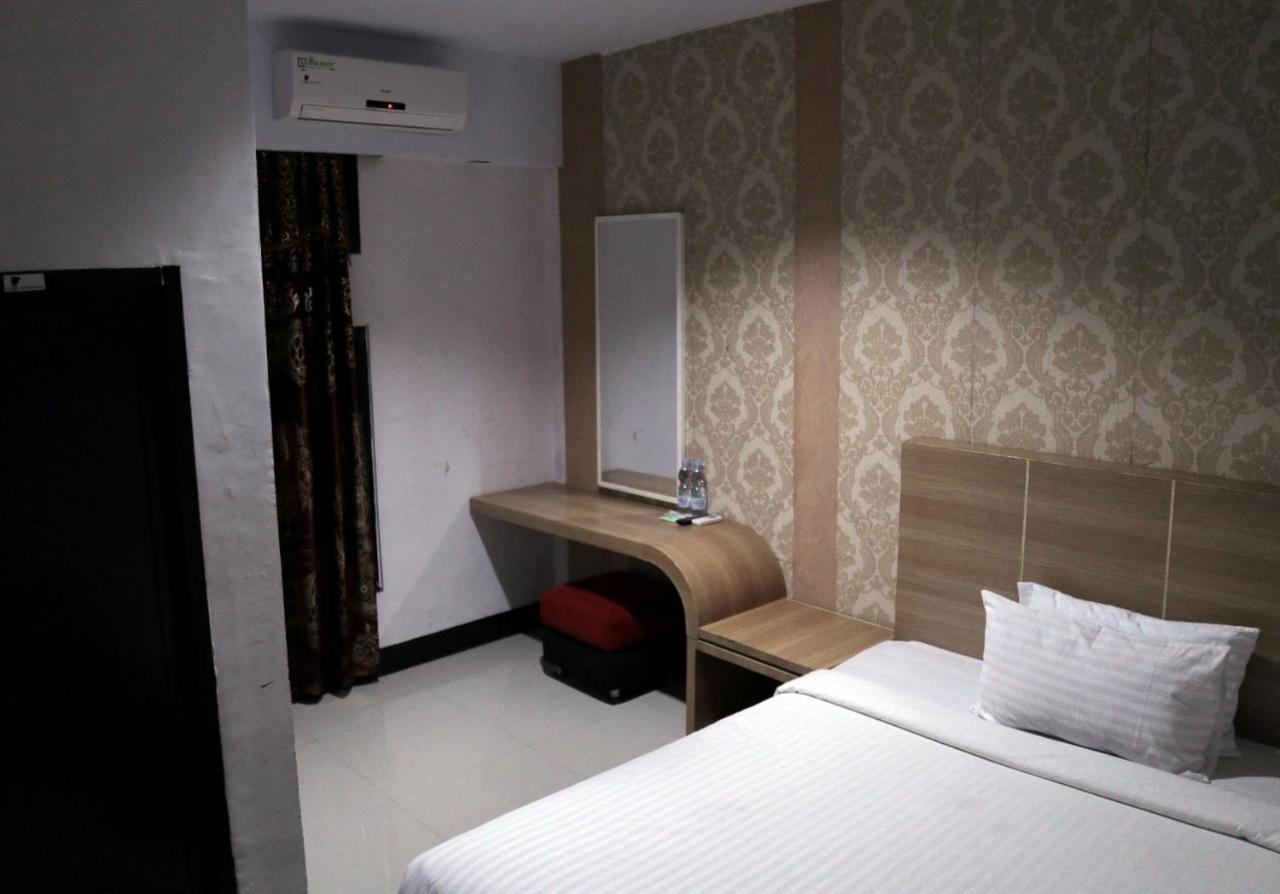 Hotel RedDoorz @ Pasangkayu Mamuju Utara Zewnętrze zdjęcie