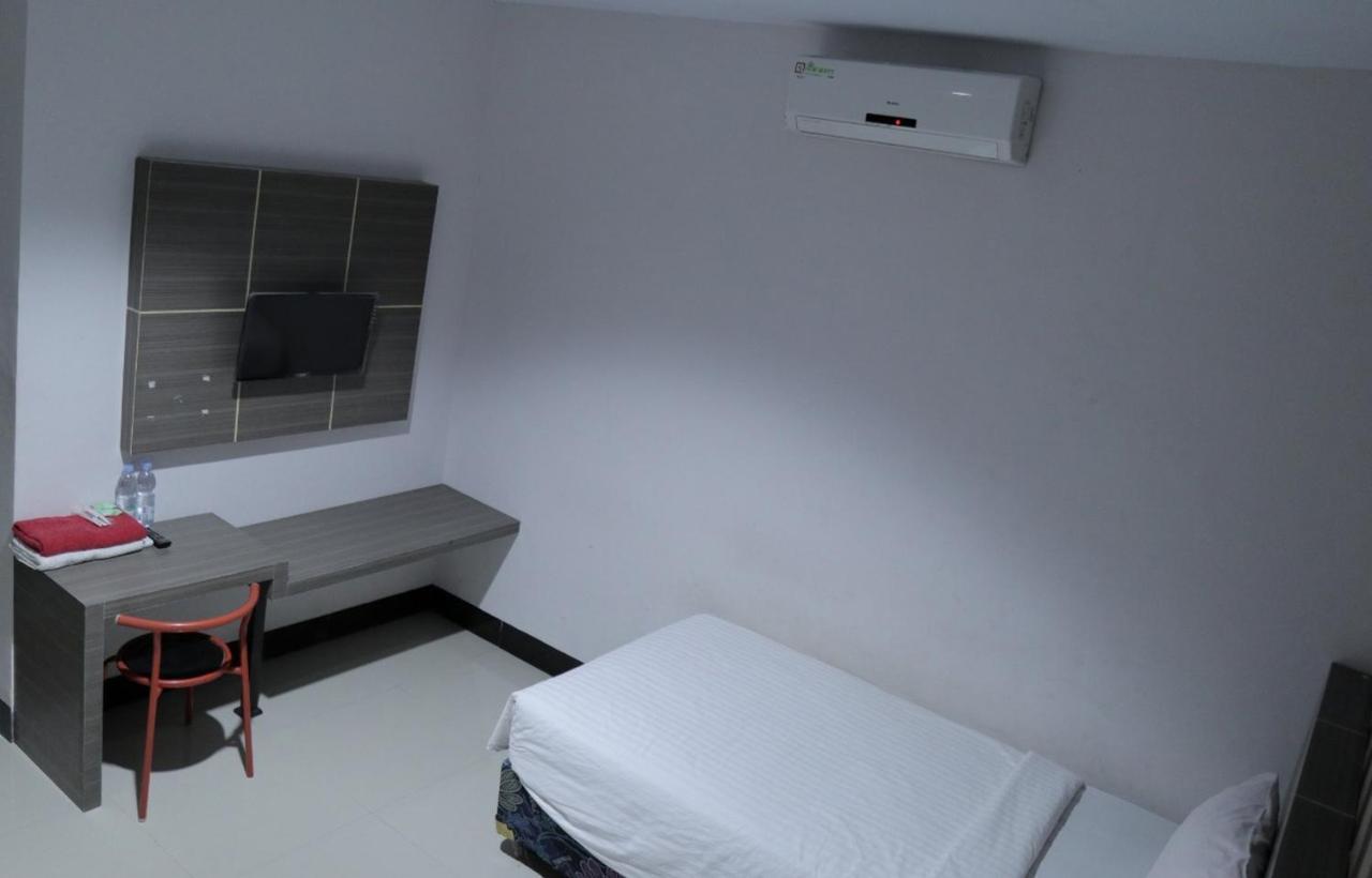 Hotel RedDoorz @ Pasangkayu Mamuju Utara Zewnętrze zdjęcie