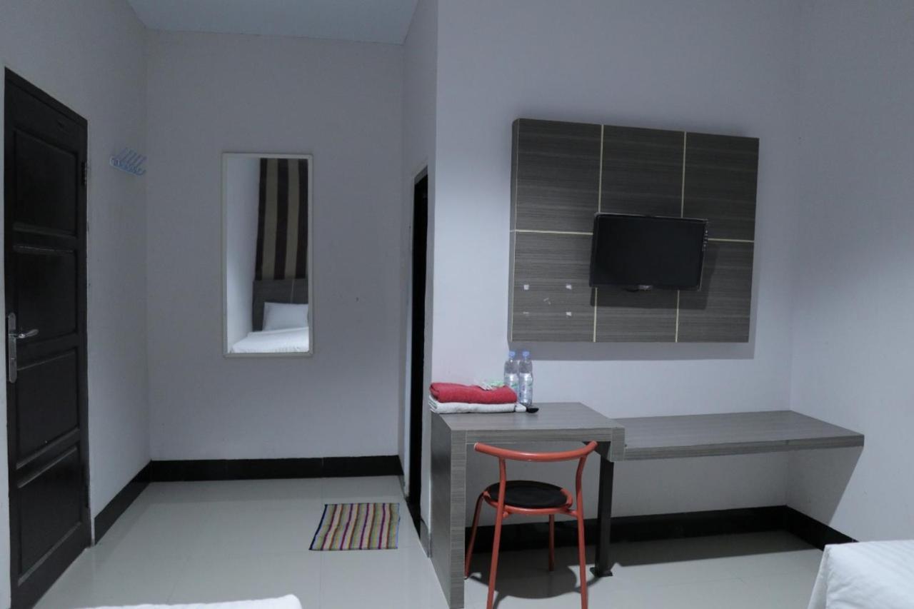 Hotel RedDoorz @ Pasangkayu Mamuju Utara Zewnętrze zdjęcie