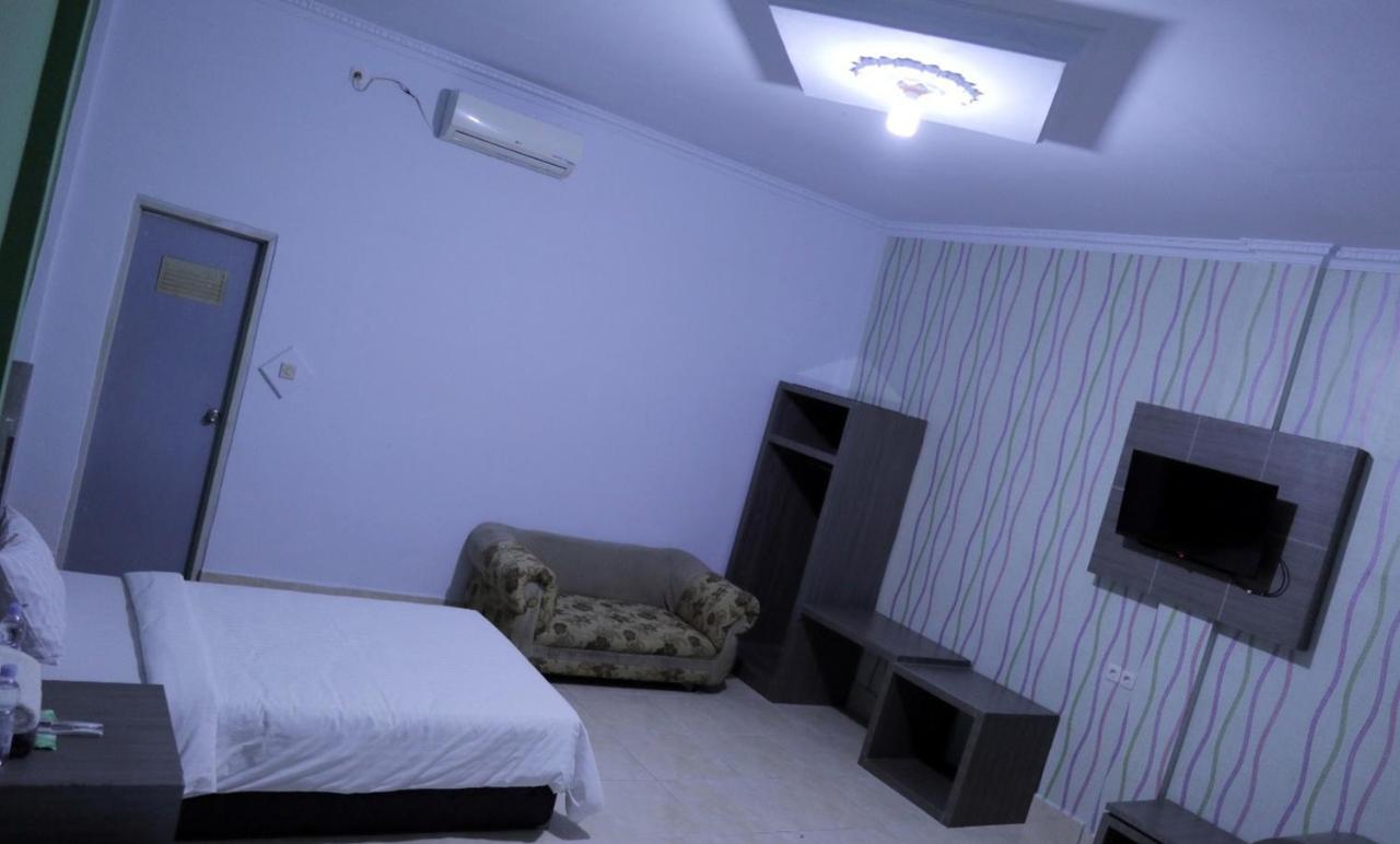 Hotel RedDoorz @ Pasangkayu Mamuju Utara Zewnętrze zdjęcie