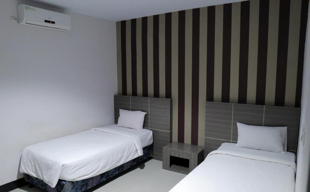 Hotel RedDoorz @ Pasangkayu Mamuju Utara Zewnętrze zdjęcie